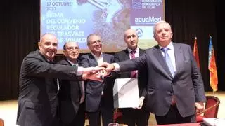 El Gobierno y los regantes firman un acuerdo de mínimos para trasvasar agua del Júcar a la provincia