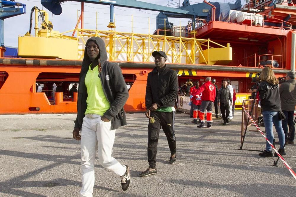 Llegada al puerto de Cartagena de los inmigrantes rescatados en el mar