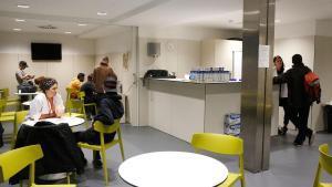 BARCELONA 30/10/2017 Entrem a la nova sala de venopunció que lajuntament ha obert al Raval per intentar oferir alternatives controlades al problema de lheroïna al barri. CAS Baluard, Avinguda Drassanes, 13 narcosala FOTO : ALVARO MONGE