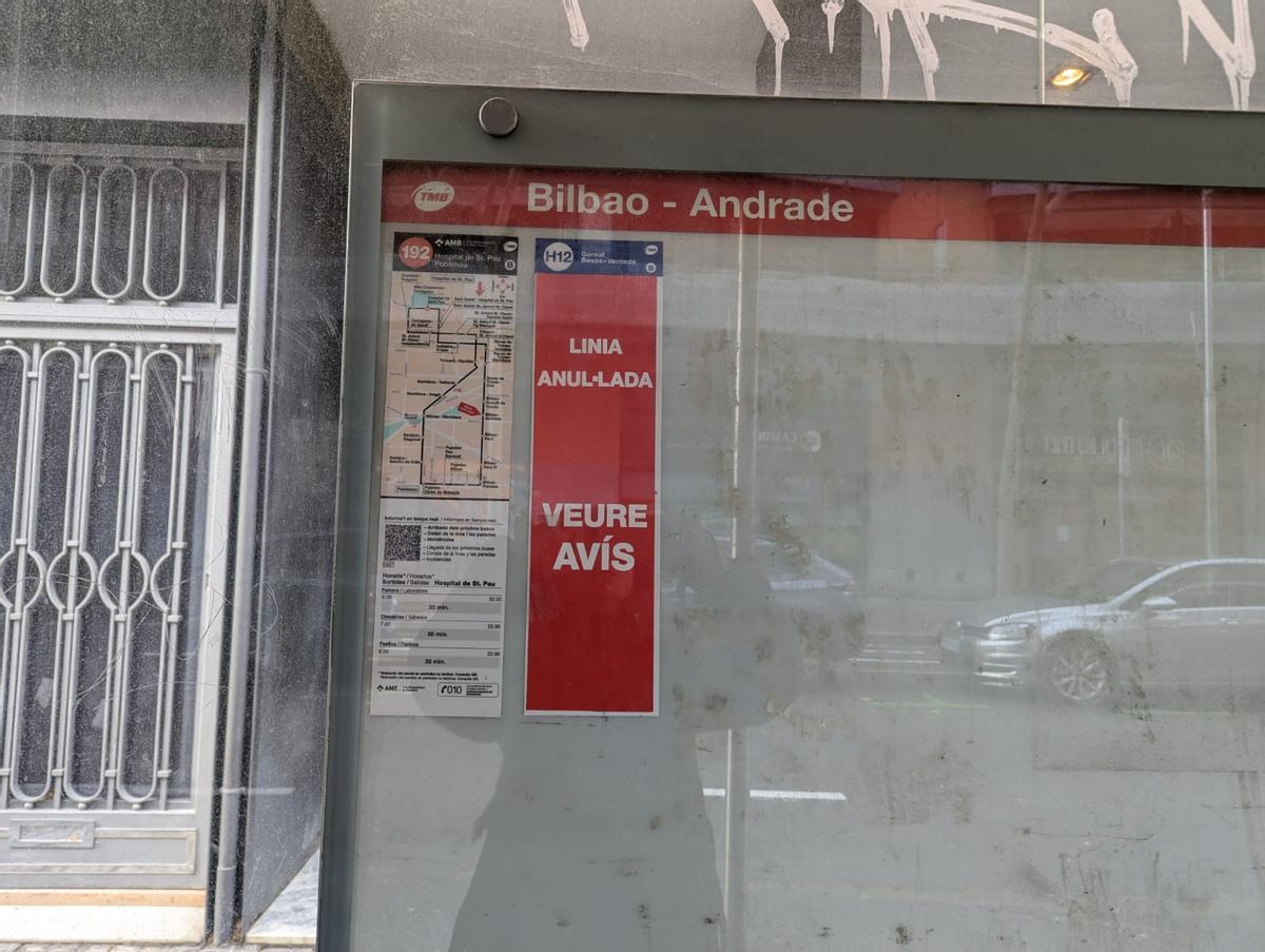 Parada del H12 que se mostraba anulada el sábado, pese a sí circular el bus por este punto.