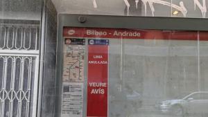 Parada del H12 que se mostraba anulada, pese a sí circular el bus el pasado sábado por este punto.