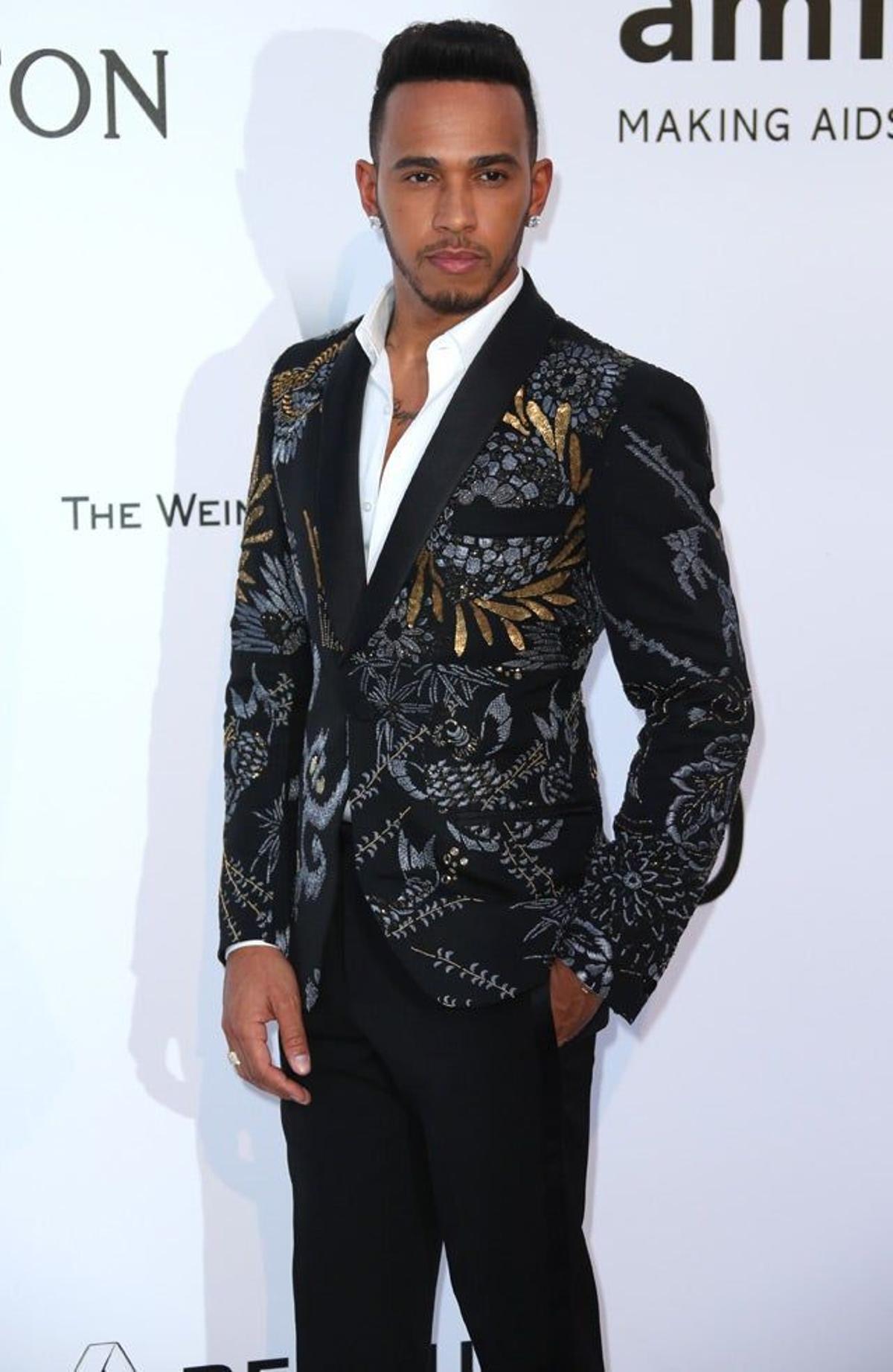 Lewis Hamilton, con chaqueta de PORTS 1961 Menswear, en la gala amfAR de Cannes 2016.