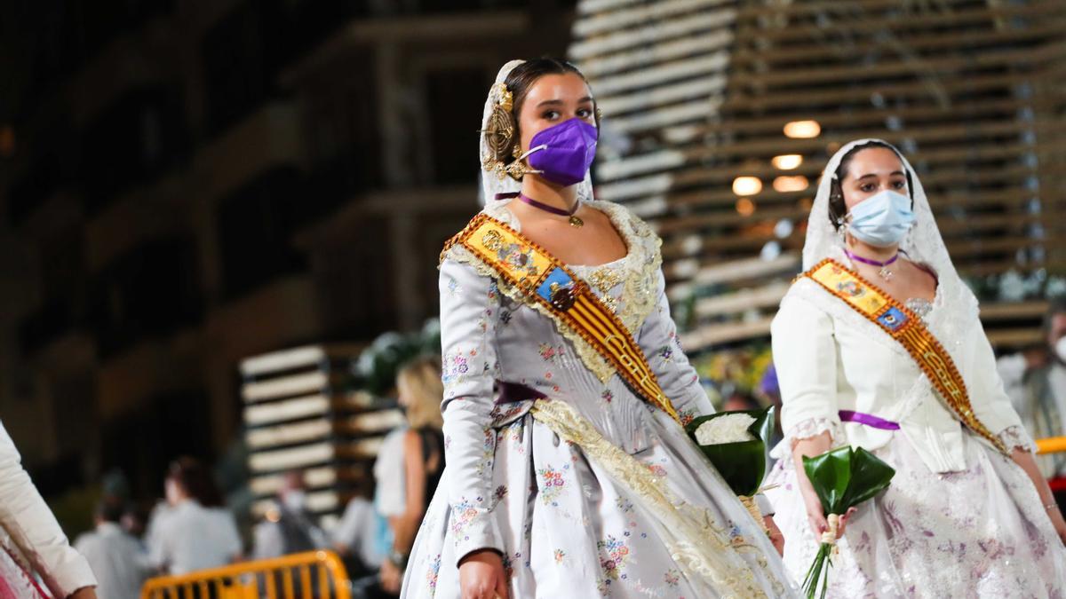 Búscate en el primer día de la ofrenda por la Calle Caballeros de las 21:00 a las 22:00