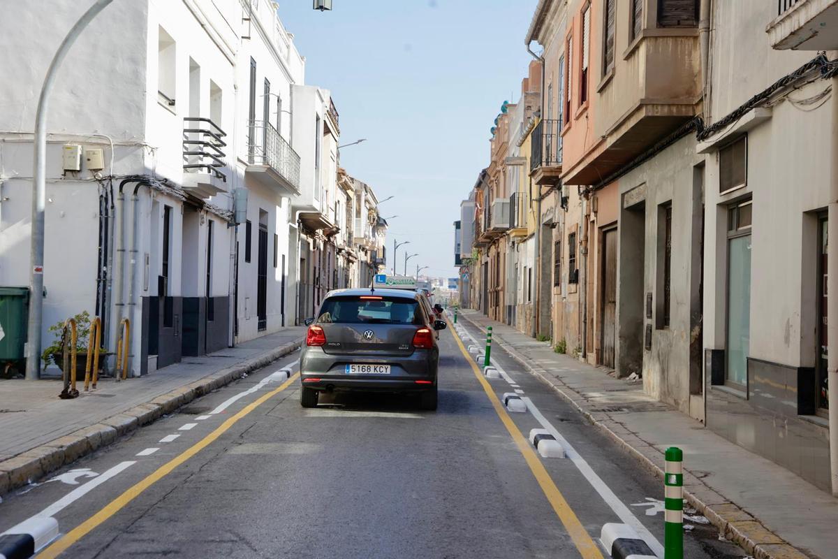 Calle Rafael Valls ahora de una sola dirección en Manises.