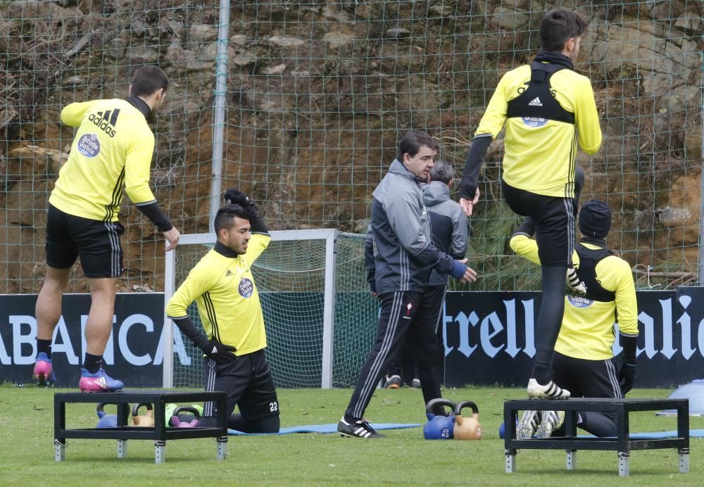 Eduardo Berizzo dirige el último entrenamiento matutino antes de que el cuadro celeste viaje a Madrid para medirse al Atlético.