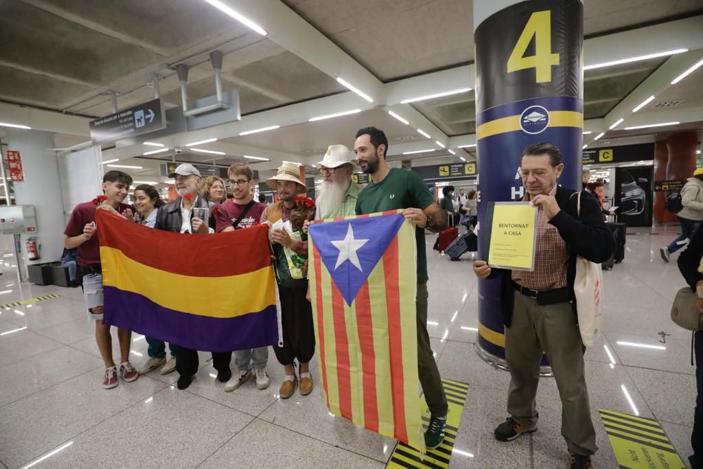 FOTOS │Así ha sido recibido Valtònyc en el aeropuerto de Palma