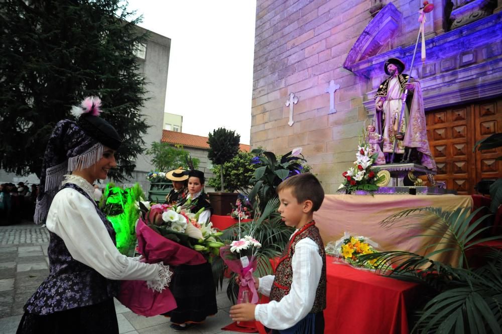 El pregón de Alonso de la Torre y la ofrenda meten de lleno a Vilagarcía de Arousa en sus fiestas de San Roque