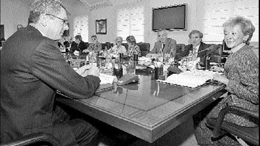 sergio barrenechea
El bicentenario de la Guerra de Independencia, en 2008. El Palacio de la Moncloa fue el escenario de la sesión constitutiva de la Comisión Nacional del Bicentenario de la Guerra de la Independencia, en una reunión presidida por la vicepresidenta primera del Gobierno, María Teresa Fernández de la Vega; el alcalde de Madrid, Alberto Ruiz-Gallardón, y el ministro de Cultura, César Antonio Molina. De momento hay programados ocho congresos internacionales, conciertos, publicaciones, un ciclo de teatro y más de diez exposiciones, entre las que destacan las tituladas &quot;Nación en armas&quot;, &quot;Goya en tiempos de guerra&quot; o &quot;Ilustración y liberalismo en España y América&quot;.