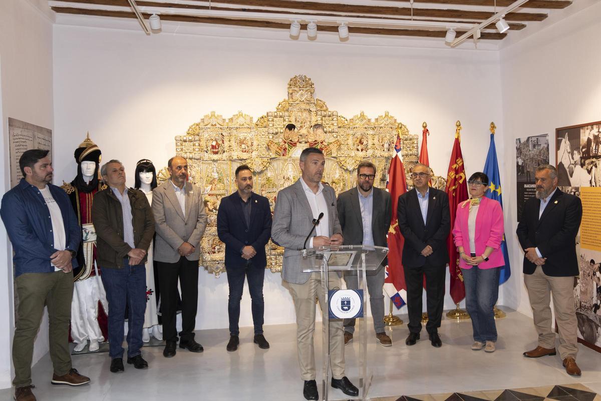 El Ayuntamiento de Caravaca entrega las ayudas municipales por importe de 100.000 euros para colaborar con el desarrollo de las fiestas patronales