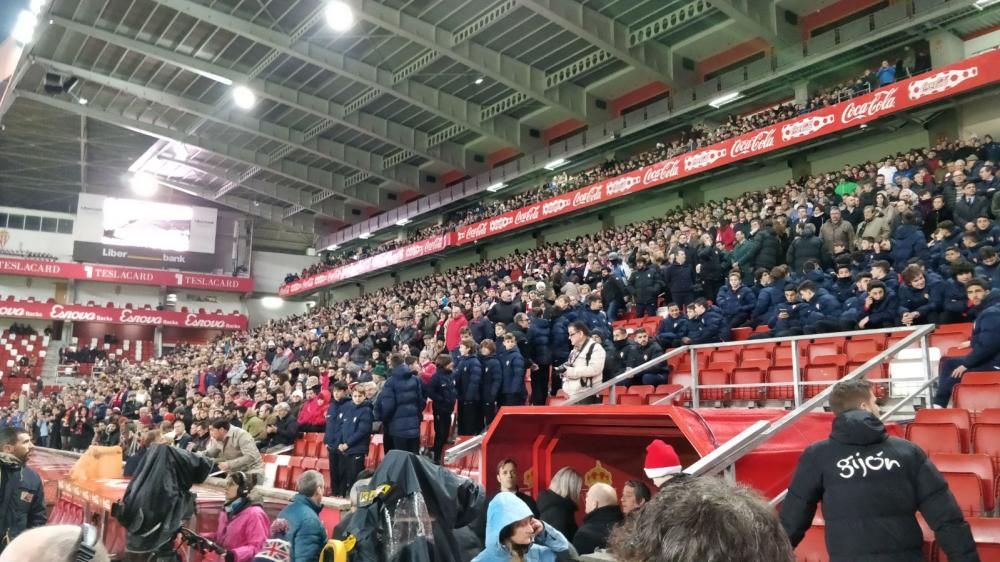 Miles de personas despiden a Quini en un abarrotado estadio de El Molinón