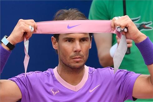 Nadal, con gesto de preocupación, en su debut.