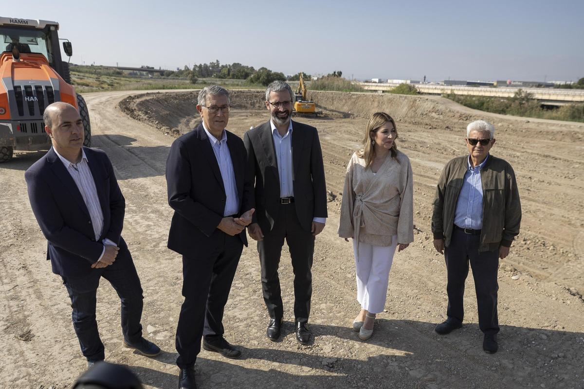 Francisco Lucas ha visitado este jueves la obras de laminación de avenidas en las cañadas de Morcillo y Mendoza junto al presidente de la CHS Mario Urrea