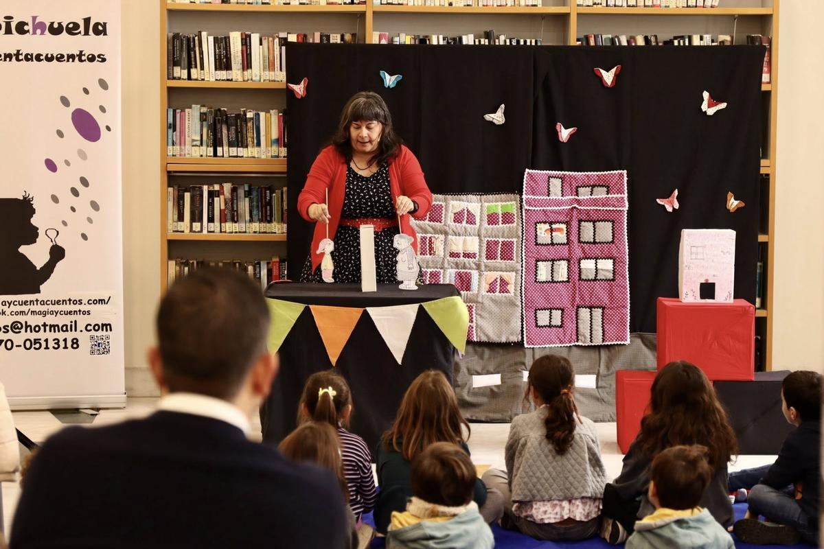 Cuentacuentos realizado dentro de la programación de la Semana de la Discapacidad.