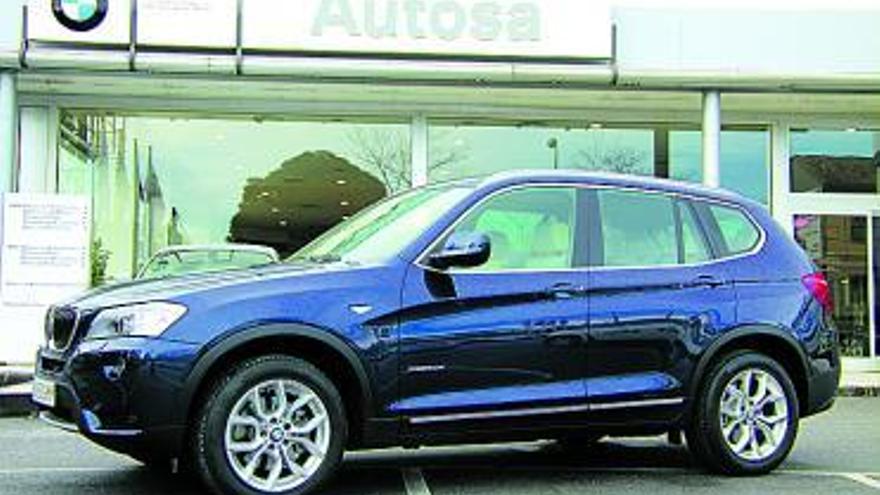 Nuevo BMW X3, ante las instalaciones de Autosa.