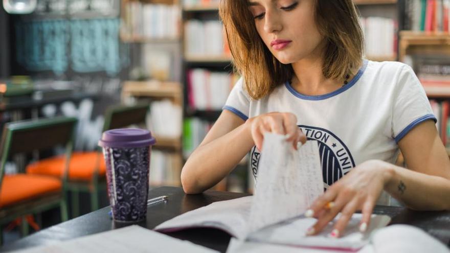 De estudiante mediocre a calificaciones excelentes: así es el método de estudio de Angélica Plata