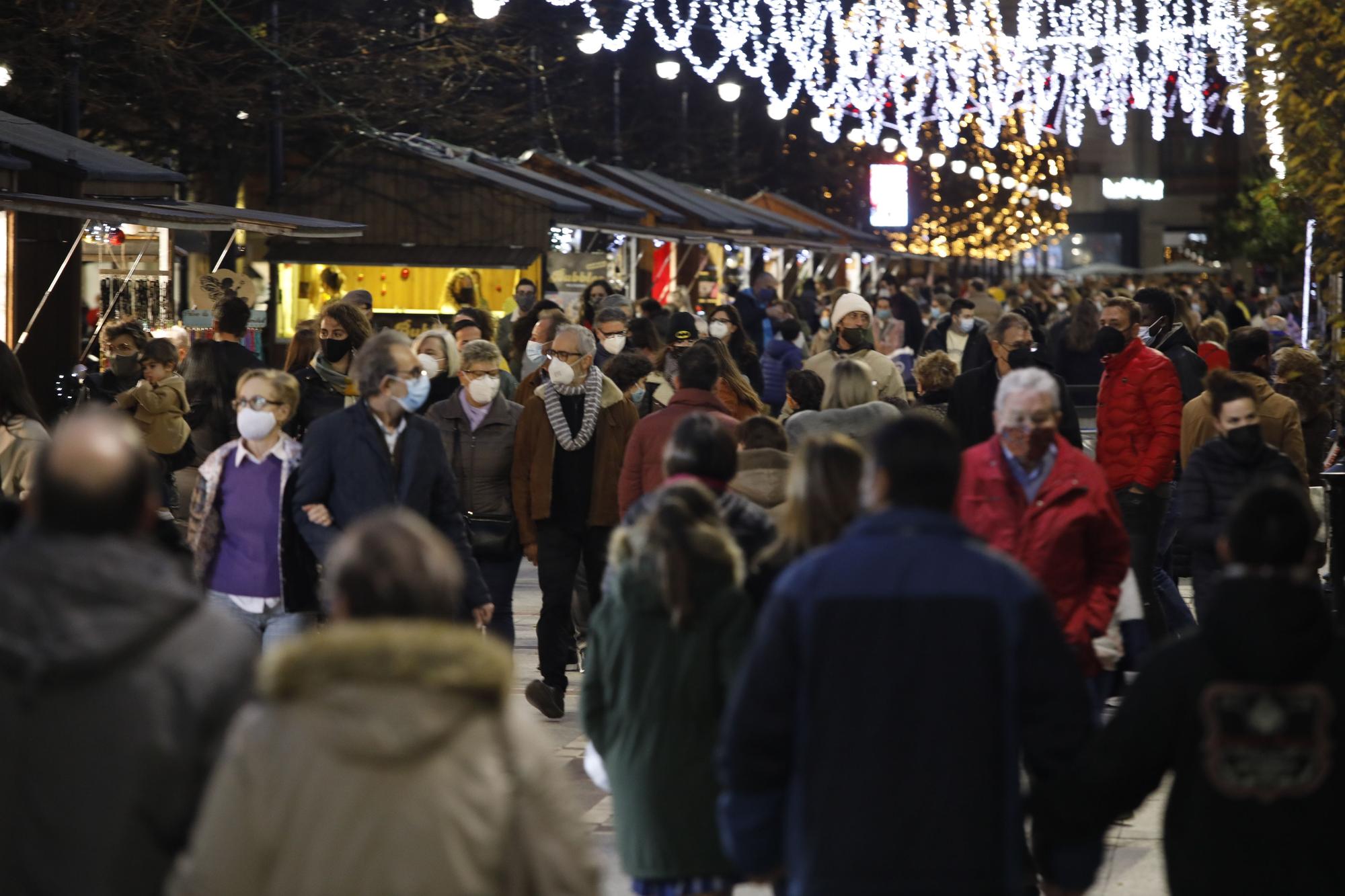 El mercadillo de Navidad abre sus puertas en el paseo de Begoña pese al covid