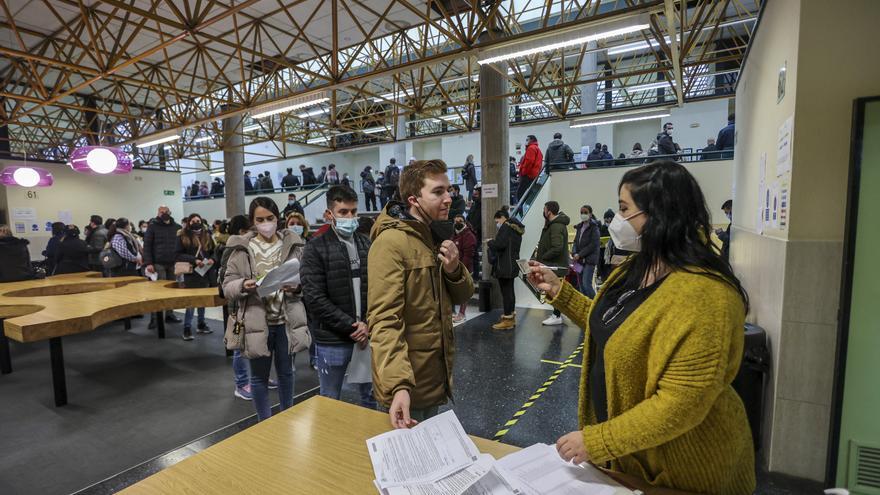 Cuatro mil opositores esperan una lluvia de aprobados en Oviedo