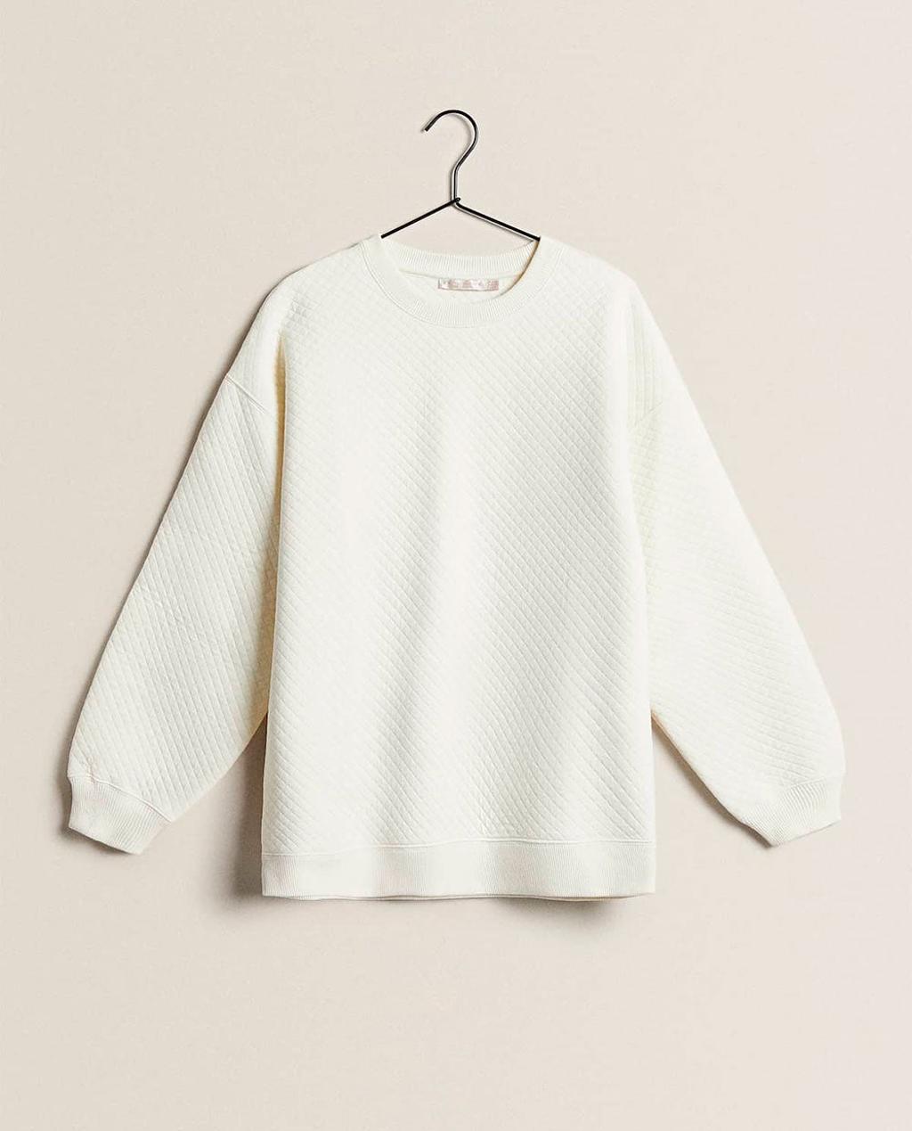Sudadera efecto acolchado de Zara Home (precio: 29,99 euros)