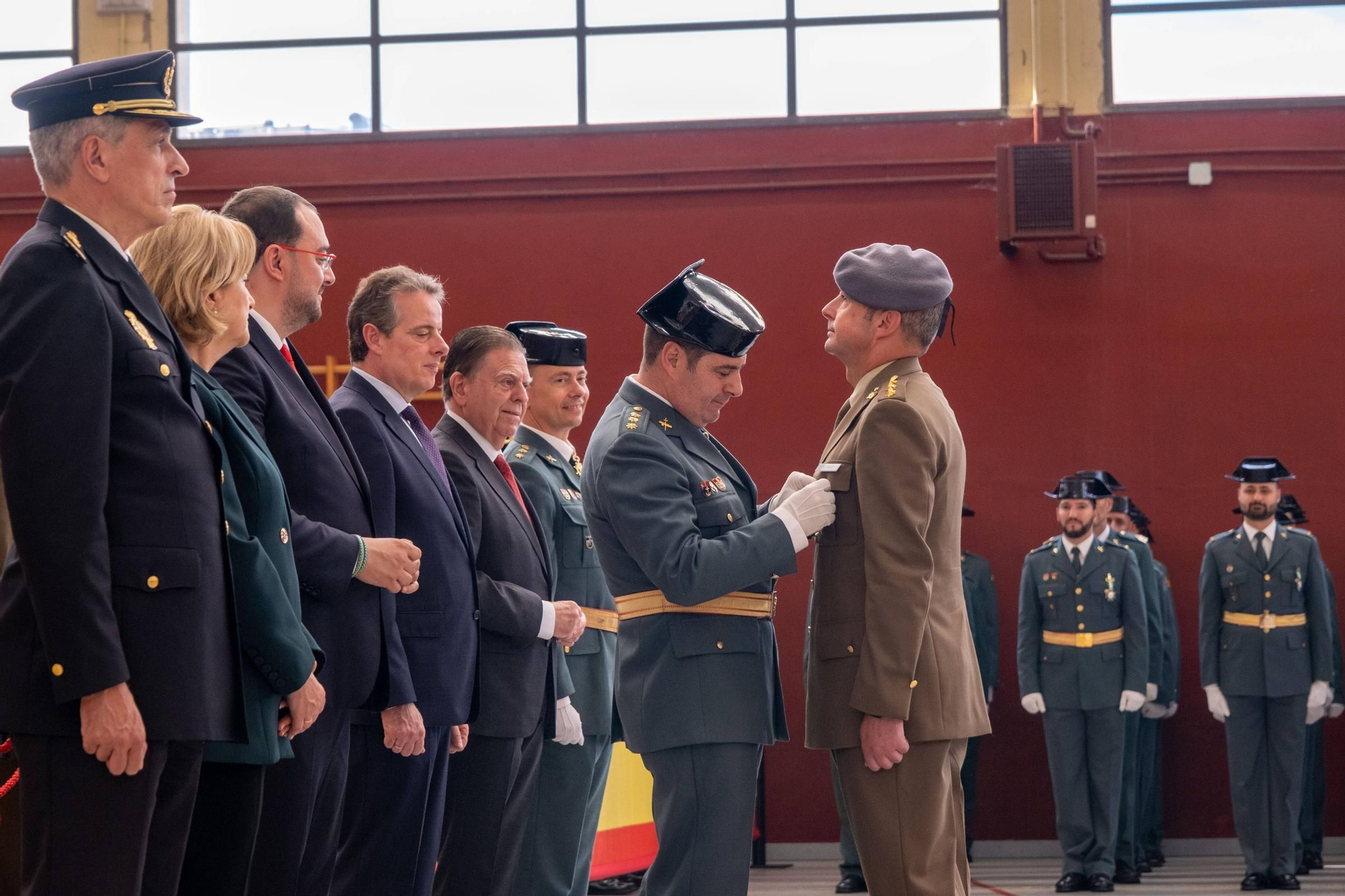 EN IMÁGENES: Así fueron los actos en Oviedo del 179 aniversario de la Guardia Civil