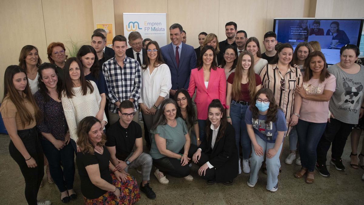 Valencia. Ximo Puig visita junto a Pedro Sanchez el Centro Integrado Publico de Formación Profesional de Mislata