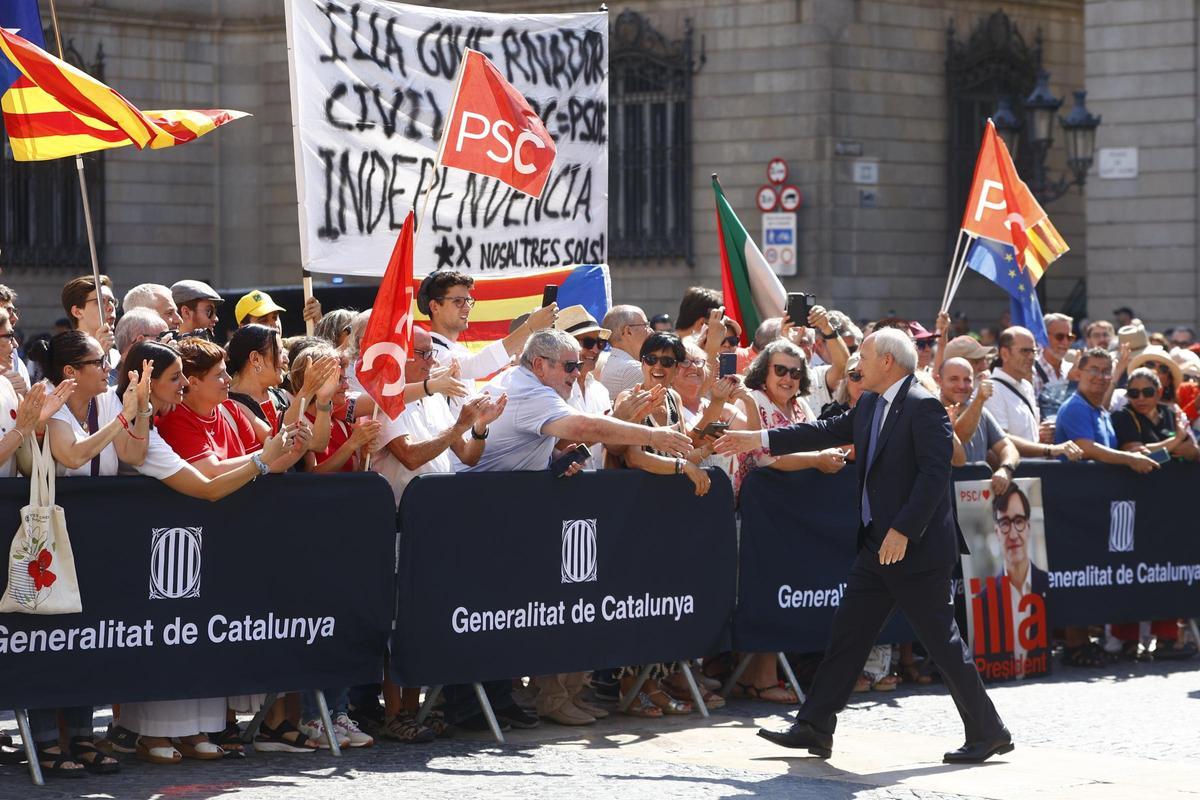 El expresidente catalán Jose Montilla a su llegada a la toma de posesión del presidente electo de la Generalitat, Salvador Illa