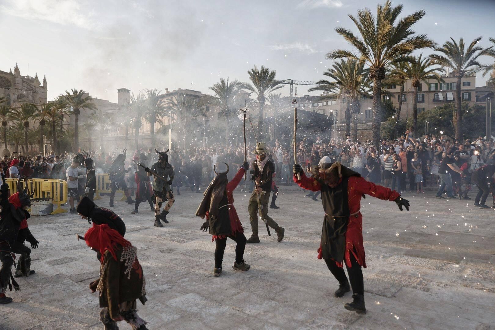 Palma disfruta de su noche más mágica del año con Sant Joan