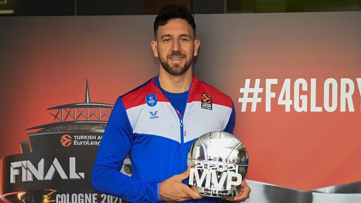 Micic, con el MVP de la Final Four de la Euroliga 2021