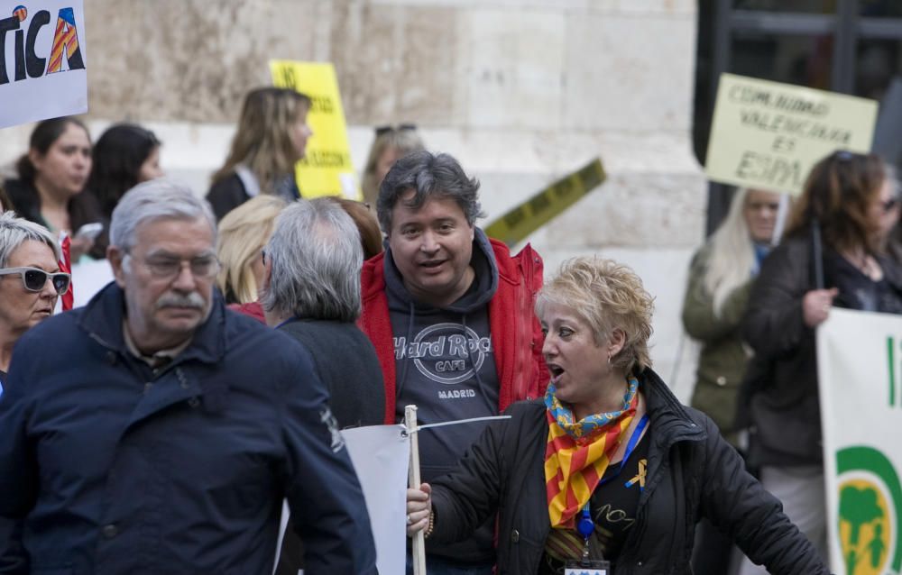 Manifestación en València contra el plurilingüismo