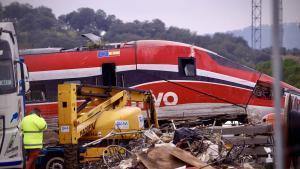 Accidente tren en Adamuz, trenes Iryo y Alvia. Accidente ferroviario, descarrilamiento Córdoba. Grúas y maquinaria pesada retiran vagones del Iryo