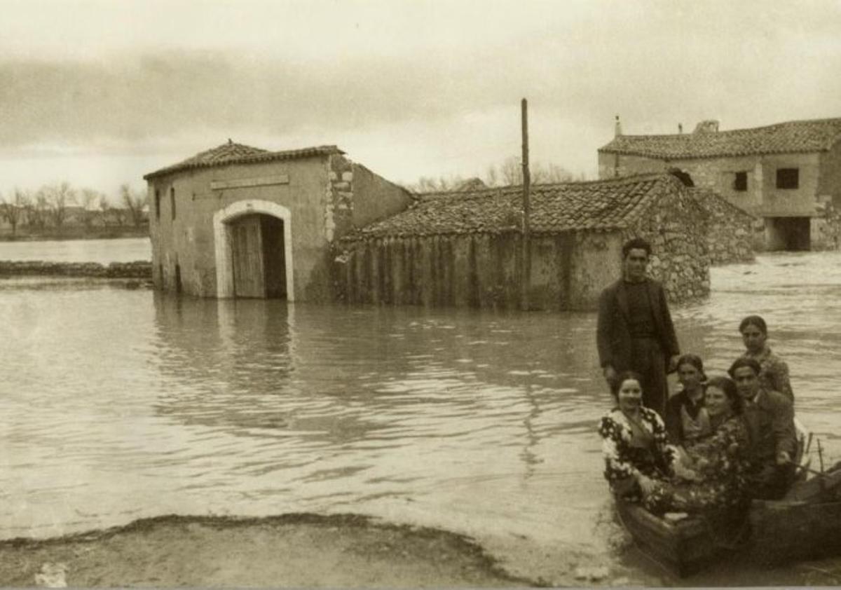 Casas inundadas en el barrio de Olivares. | ARCHIVO