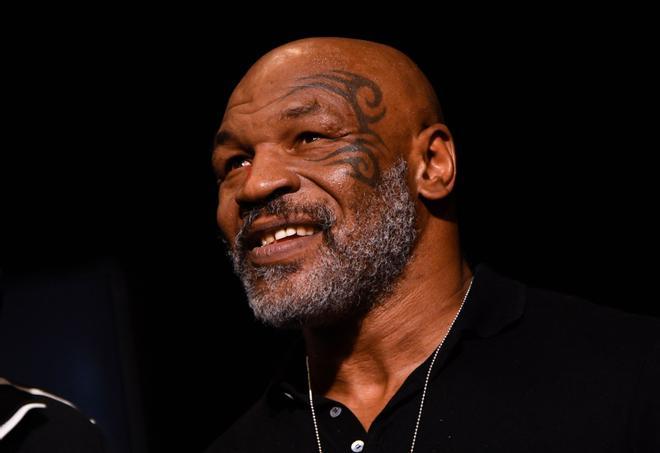 La leyenda del boxeo Mike Tyson fue sentenciado en 1998 a 6 años de prisión por violación, pero quedó en libertad tras cumplir la mitad de la pena.