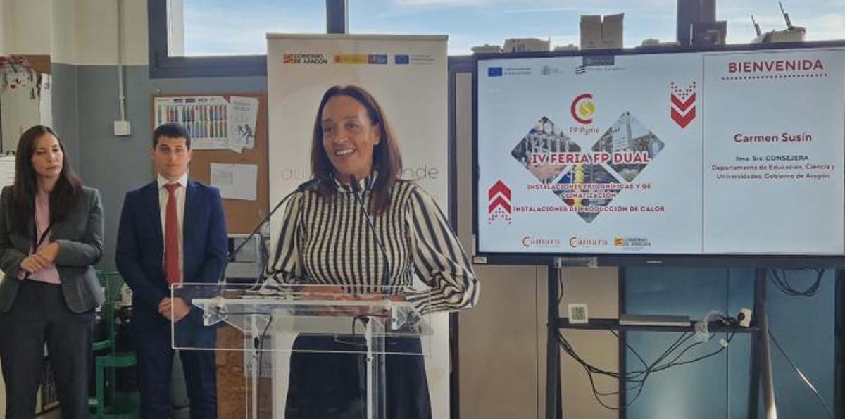 La consejera de Educación, Carmen Susín, en su visita al nuevo aulario en el IES Salvador Victoria de Monreal del Campo