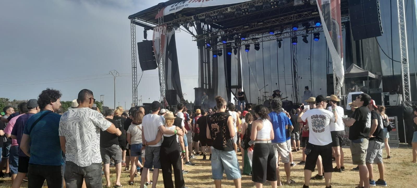 GALERÍA | La primera jornada del Festival "Vintoro" llena Toro de rock, "fuego" y un gran ambiente