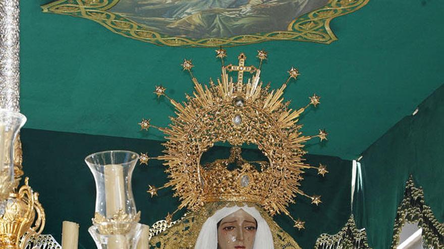 La Virgen de Nueva Esperanza lució imponente. Ha estrenado la pintura del sobrepalio y el terciopelo.