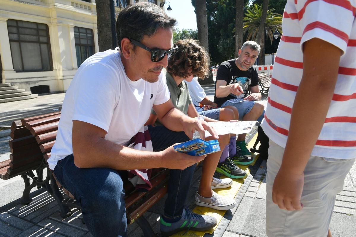 Quedada intercambio de cromos organizado por el Baul de los Recuerdos dentro de Viñetas do Atlantico