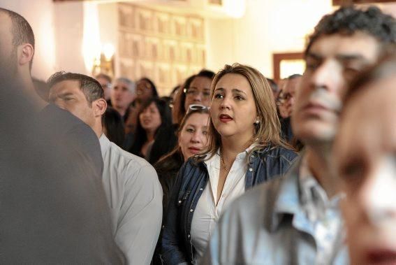 Starke Gefühle, innige Gebete: Den Sonntagsgottesdienst feiern alte und junge Mitglieder aus den verschiedensten Ländern in Palmas evangelischer Gemeinde mit Hingabe. Ein fester Bestandteil der Messe