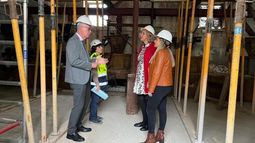 Antonio Navarro y Mercedes Navarro visitan las obras.