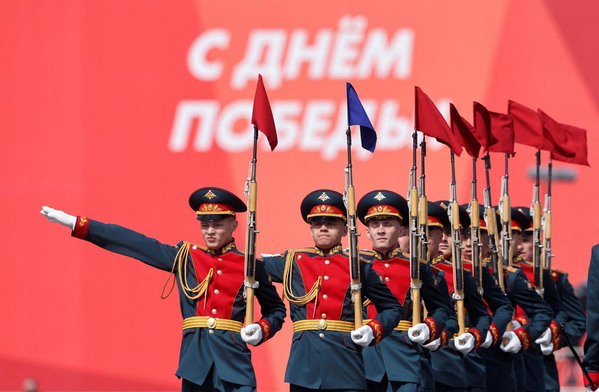 Putin preside en Moscú el desfile militar por el aniversario de la victoria frente a los nazis