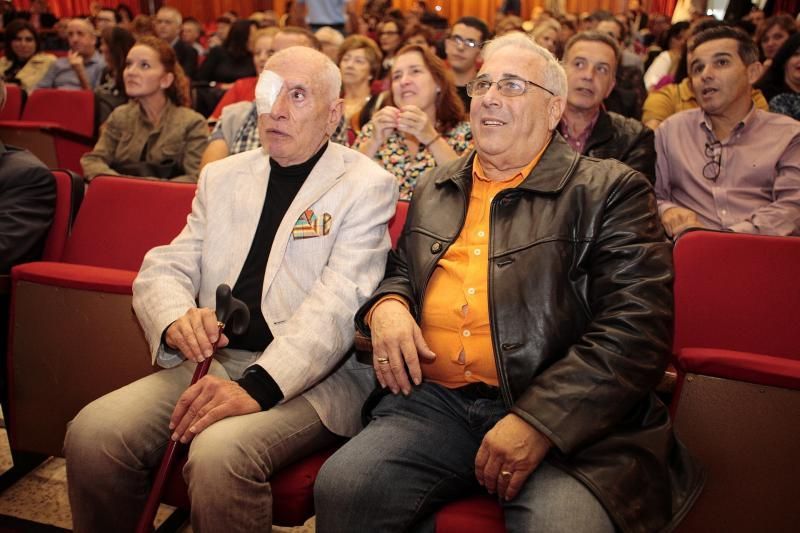 La Asociación de Reinas del Carnaval de Santa Cruz de Tenerife rinden homenaje a los diseñadores Luis Dávila y Miguel Ángel Castilla, creadores decanos de la fiesta de la máscara.  | 22/11/2019 | Fotógrafo: María Pisaca Gámez