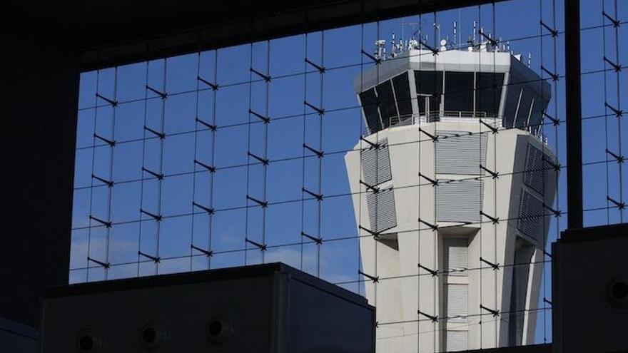 Torre de control de aeropuerto de Málaga.