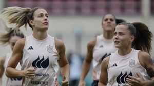 Alexia Putellas y Claudia Pina, durante un entrenamiento de la selección española en Suiza.