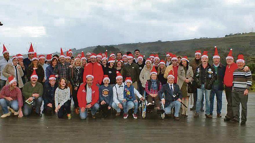 Más de sesenta moteros celebran en Llanes su comida de Navidad