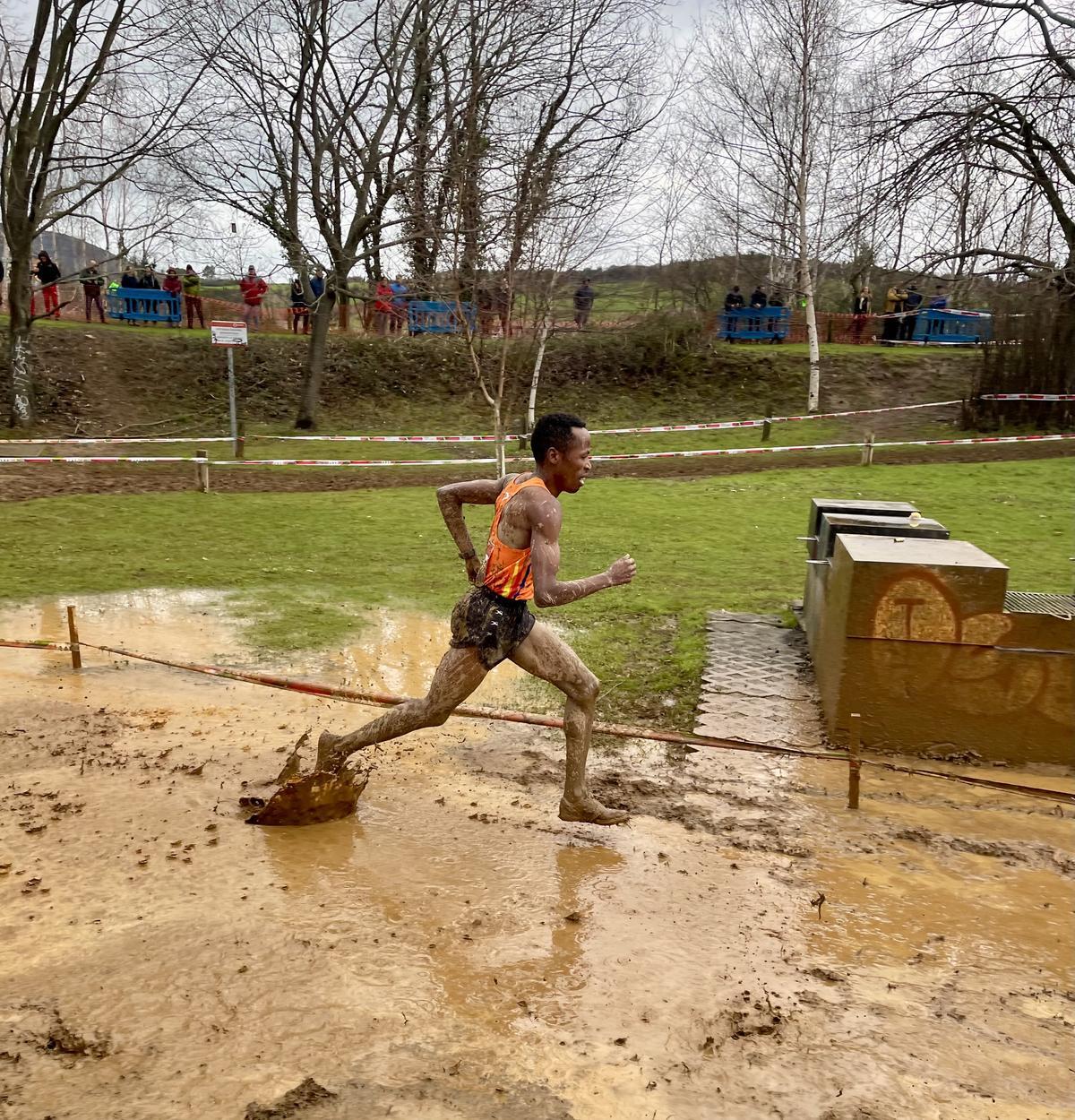 Thierry Ndikumwenayo, durante la carrera.