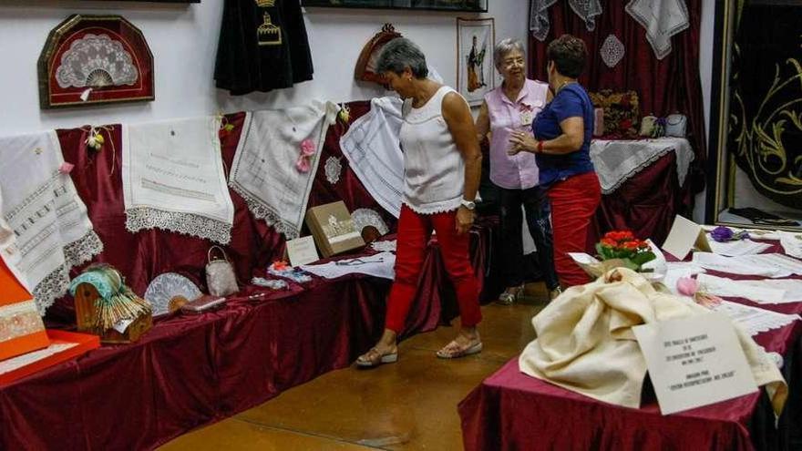 Muestra inaugurada ayer en la sede del Santo Entierro.