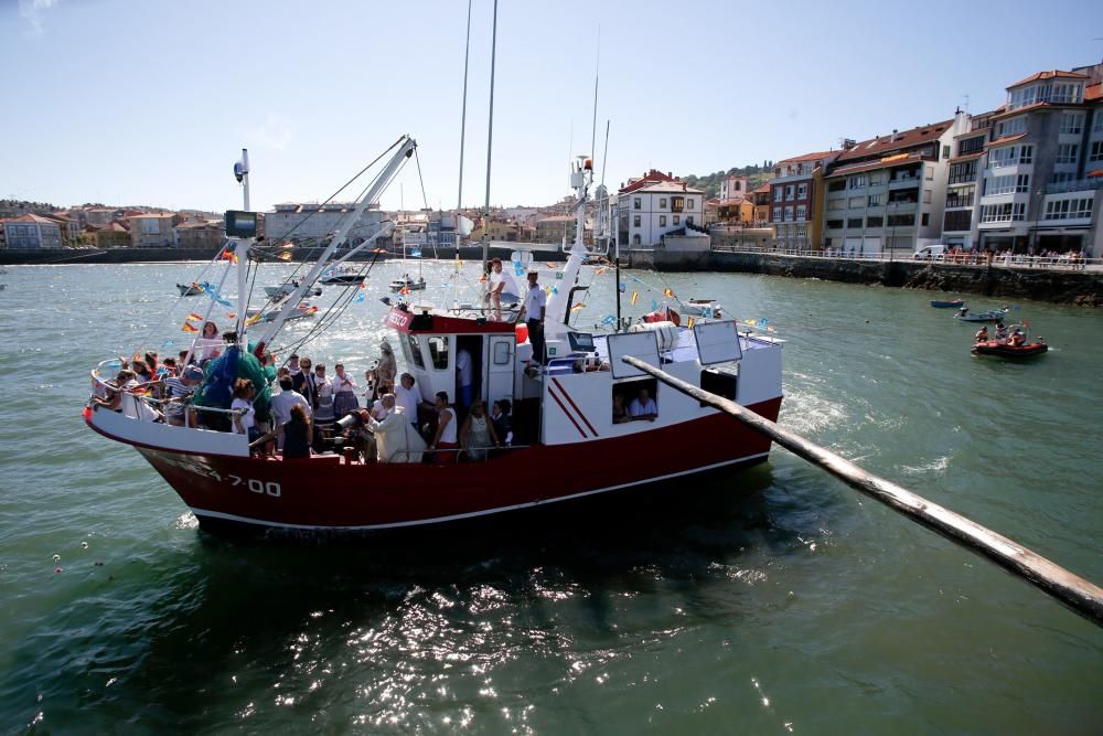 Misa y procesión del Carmen en Luanco