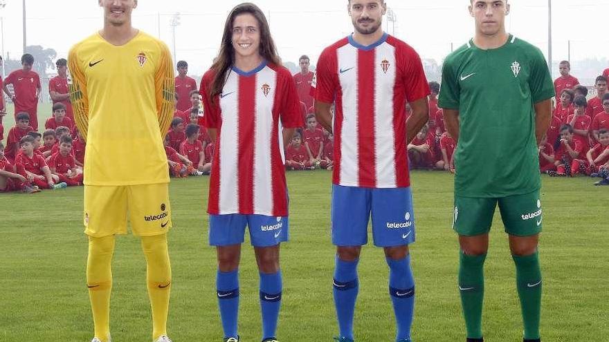 Mariño, María Yenes, Canella y Nacho Méndez, en la presentación de las camisetas del Sporting.