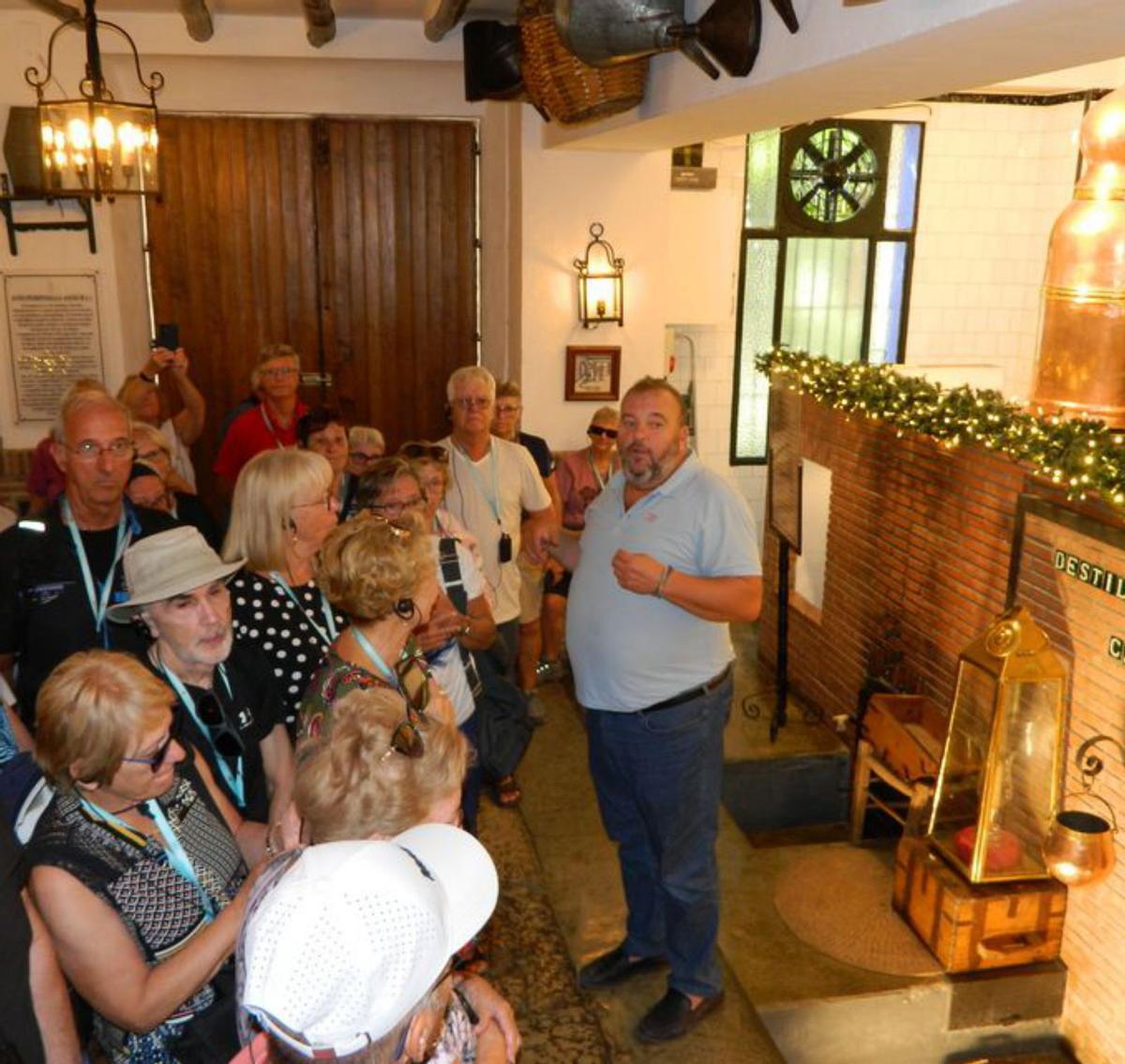 Una visita a una de las destilerías ruteñas.