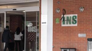 Entrada del Colegio Antonio Pous, donde estudiaban los 5 jovenes fallecidos