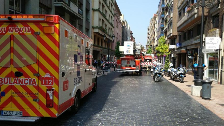 Un incendio en un piso de la calle Matemático Pedrayes causa la alarma en Oviedo