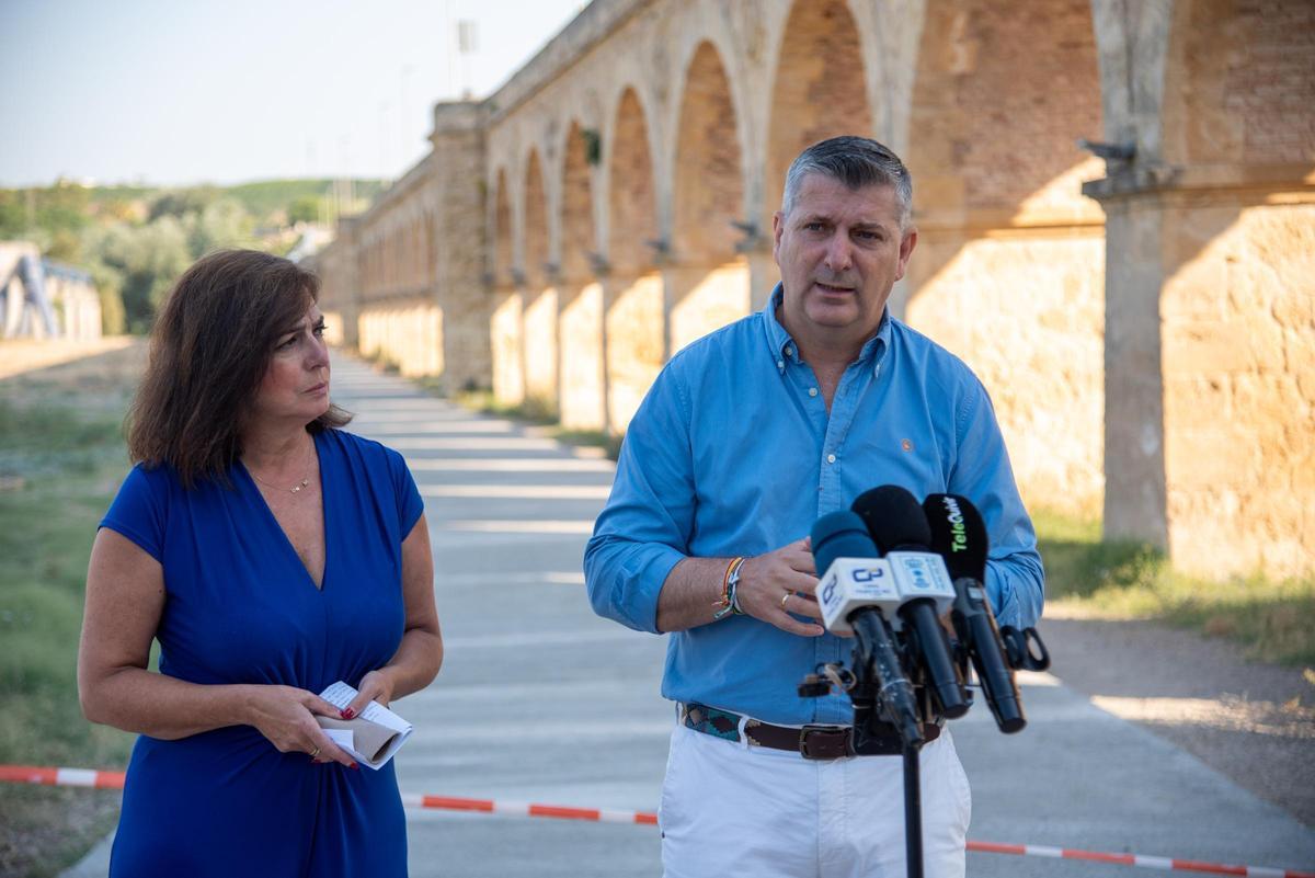 Matilde Este y Francisco Acosta, este lunes en Palma del Río.